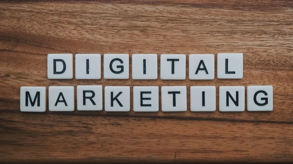 Khách tìm kiếm nhà hàng online trên Google, trên điện thoại
